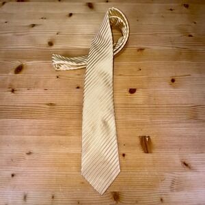 Charles Tyrwhitt Jermyn Street London Silk Tie Cream Diagonal Stripe 58"